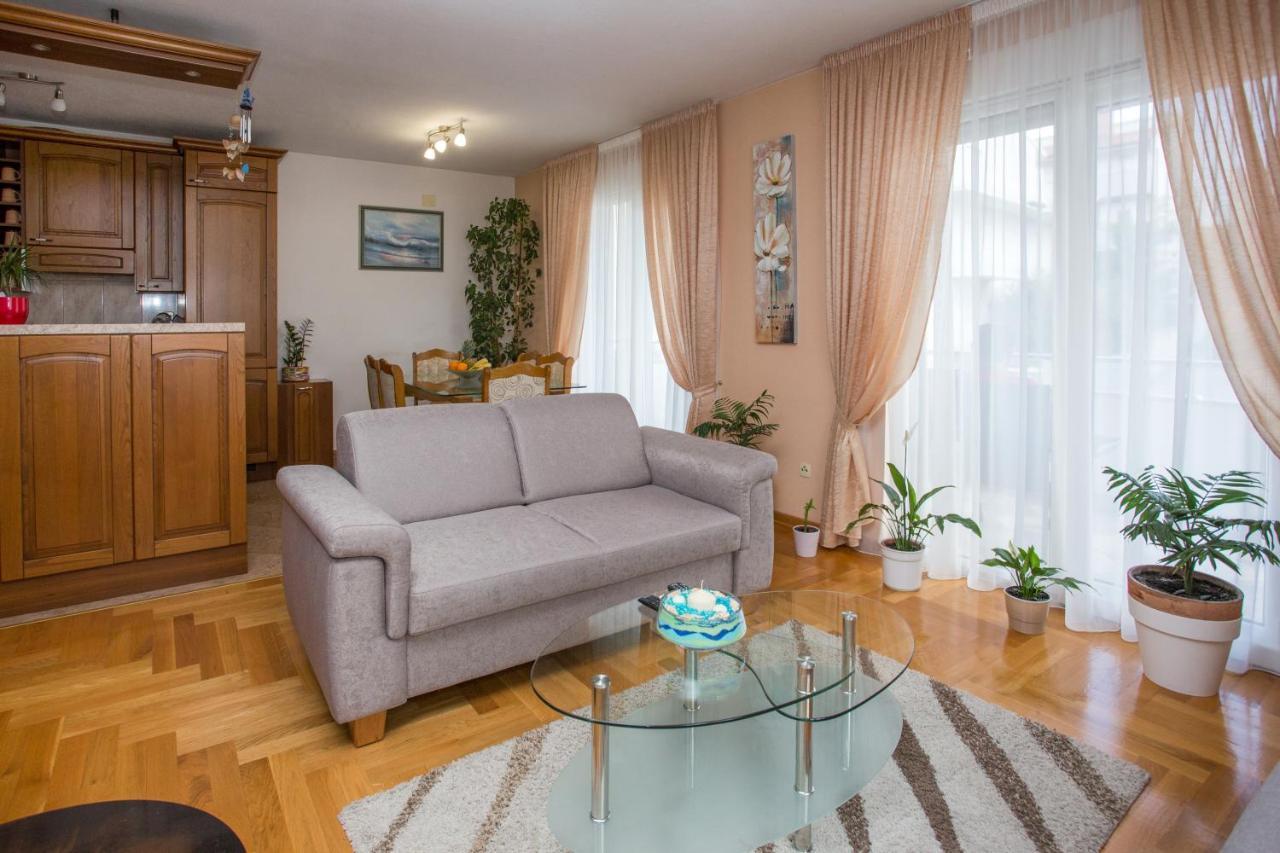 Apartments Magdalena Stobreč Eksteriør billede